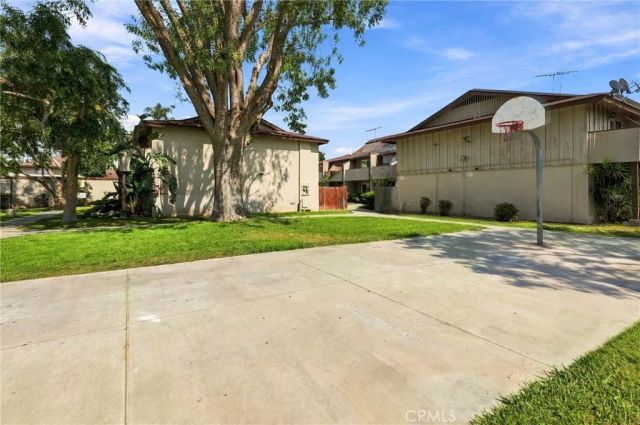 521 S Lyon 83, Santa Ana, CA 92701