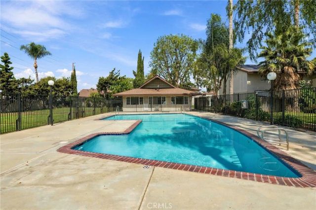 521 S Lyon 83, Santa Ana, CA 92701