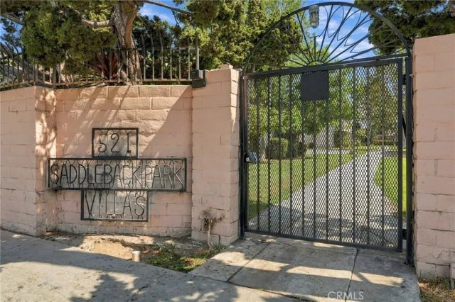 521 S Lyon 83, Santa Ana, CA 92701
