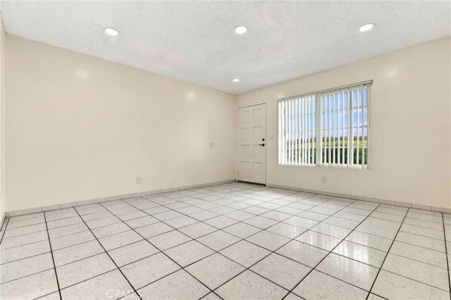 521 S Lyon 83, Santa Ana, CA 92701