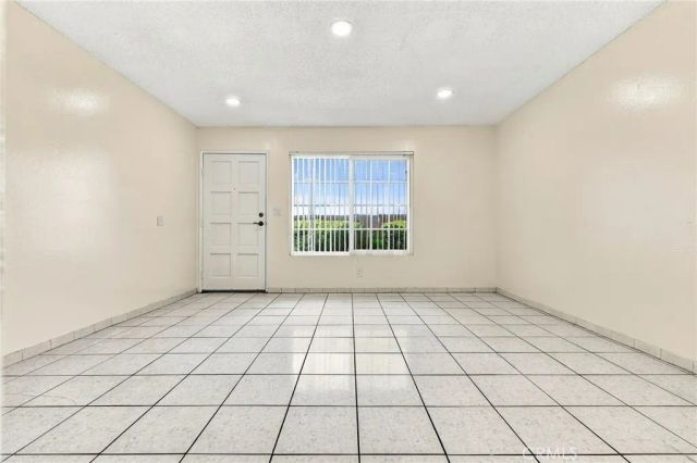 521 S Lyon 83, Santa Ana, CA 92701