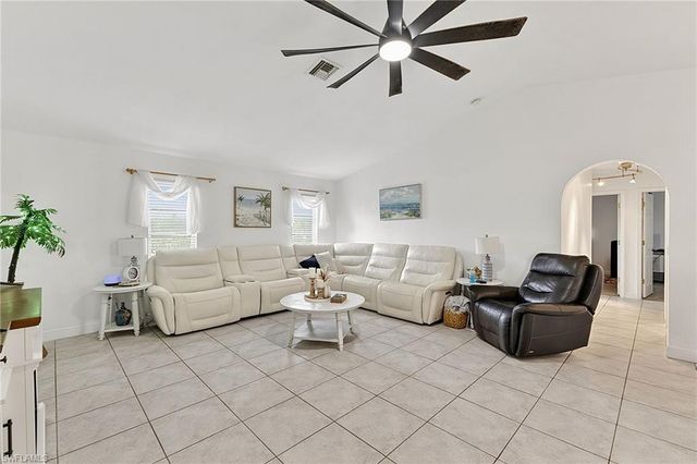 601 SE 19th ST, Cape Coral, FL 33990