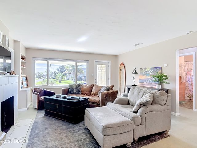 1621 N Oleander Avenue, Daytona Beach, FL 32118