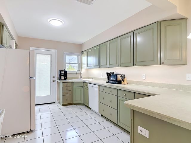 1621 N Oleander Avenue, Daytona Beach, FL 32118