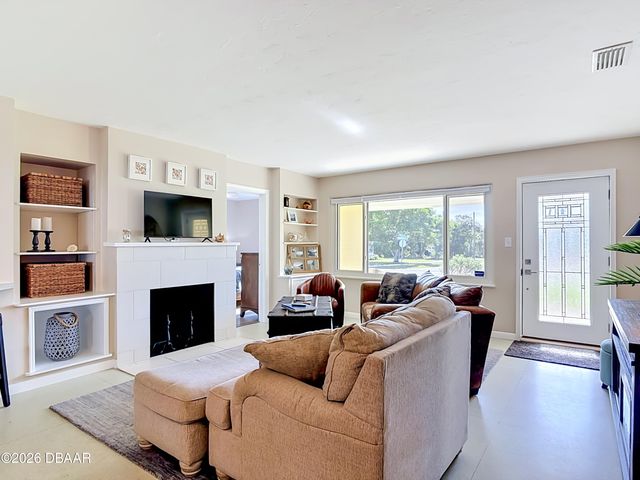 1621 N Oleander Avenue, Daytona Beach, FL 32118