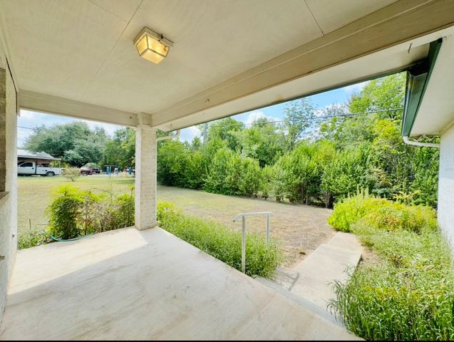 608 Mogonye LN, Elgin, TX 78621