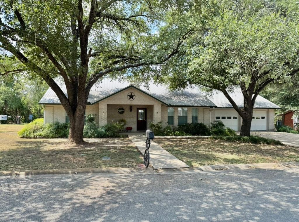 608 Mogonye LN, Elgin, TX 78621