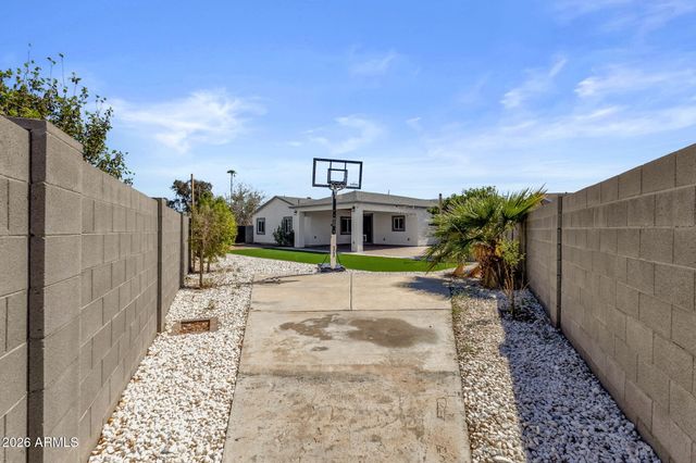 7254 W NORTH Lane, Peoria, AZ 85345