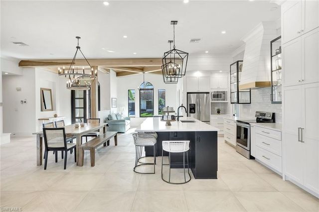 910 Ivory CT, Marco Island, FL 34145