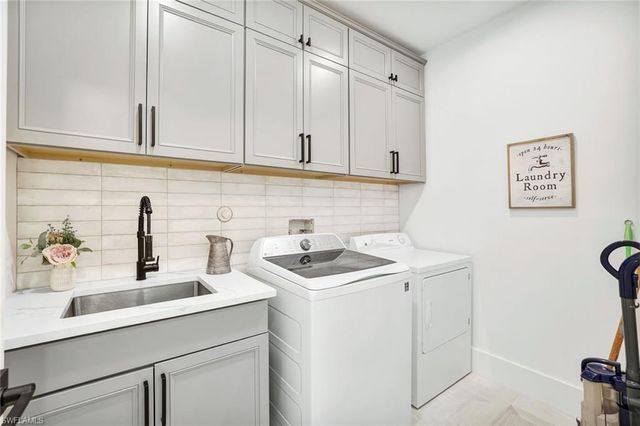 910 Ivory CT, Marco Island, FL 34145