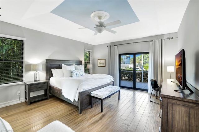 910 Ivory CT, Marco Island, FL 34145