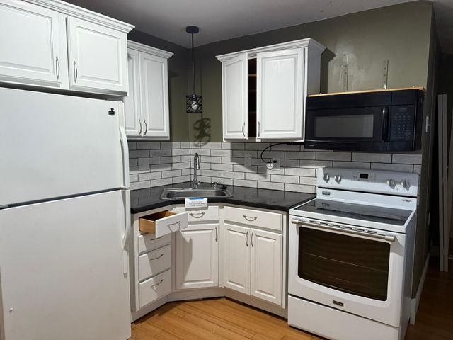 300 Arnold Street, West Concord, MN 55985