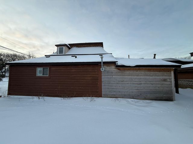 300 Arnold Street, West Concord, MN 55985