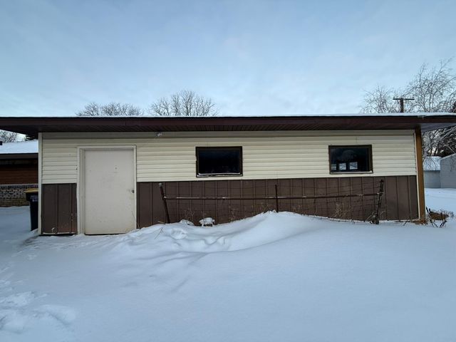 300 Arnold Street, West Concord, MN 55985