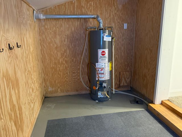 300 Arnold Street, West Concord, MN 55985