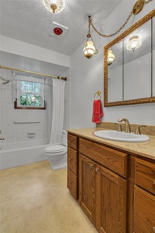 422 Rohrmann Rd, Darlington, PA 16115