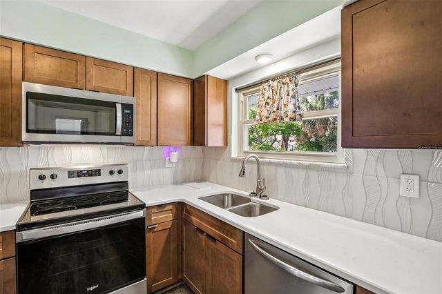 704 OJAI AVENUE, Sun City Center, FL 33573