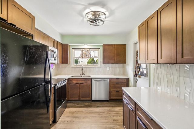 704 OJAI AVENUE, Sun City Center, FL 33573