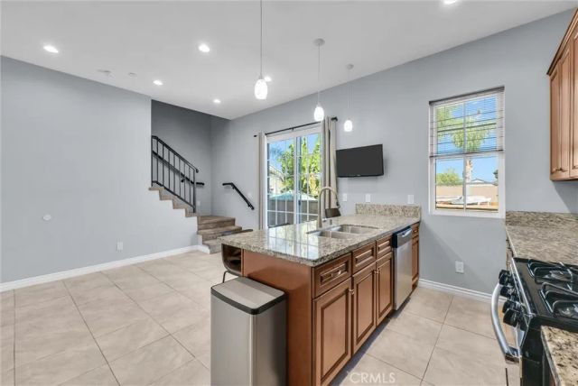 1810 Pomona, Costa Mesa, CA 92627