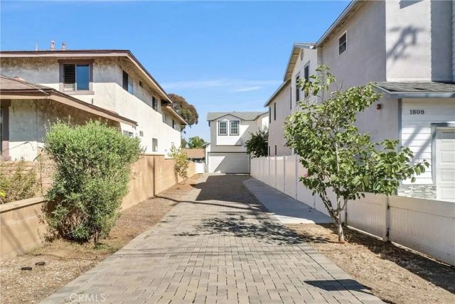 1810 Pomona, Costa Mesa, CA 92627