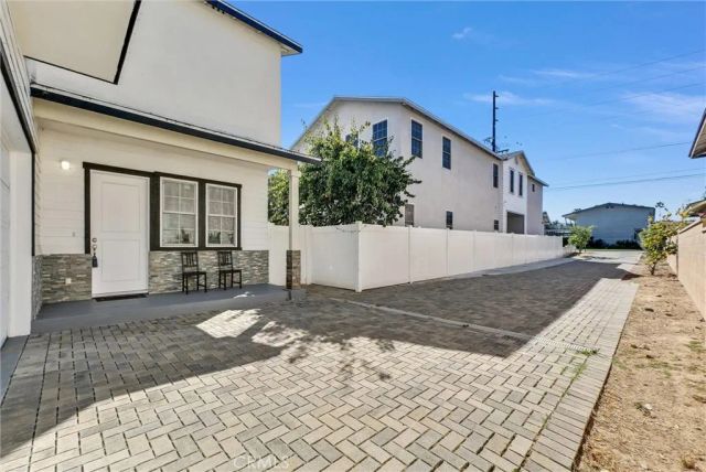 1810 Pomona, Costa Mesa, CA 92627