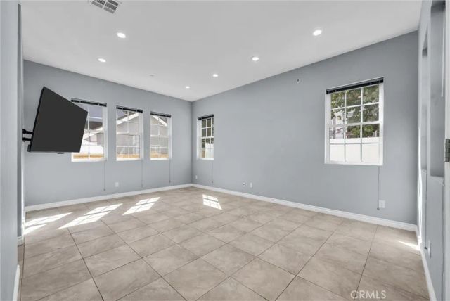 1810 Pomona, Costa Mesa, CA 92627