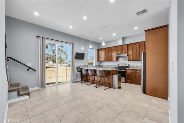 1810 Pomona, Costa Mesa, CA 92627