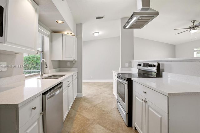 827 NW 87th Ave, Coral Springs, FL 33071