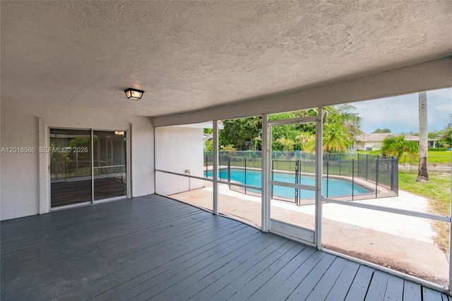 827 NW 87th Ave, Coral Springs, FL 33071
