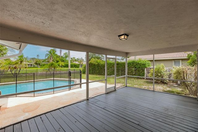 827 NW 87th Ave, Coral Springs, FL 33071
