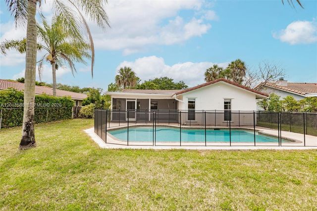 827 NW 87th Ave, Coral Springs, FL 33071