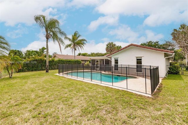 827 NW 87th Ave, Coral Springs, FL 33071
