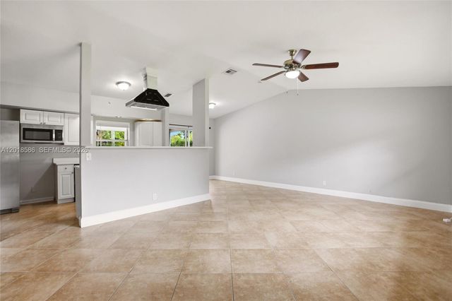 827 NW 87th Ave, Coral Springs, FL 33071