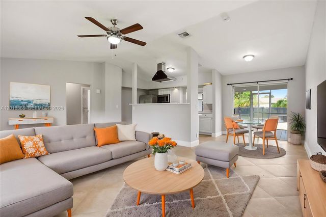 827 NW 87th Ave, Coral Springs, FL 33071