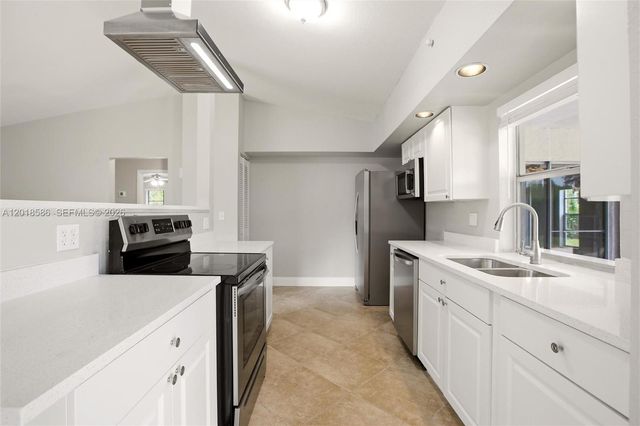 827 NW 87th Ave, Coral Springs, FL 33071