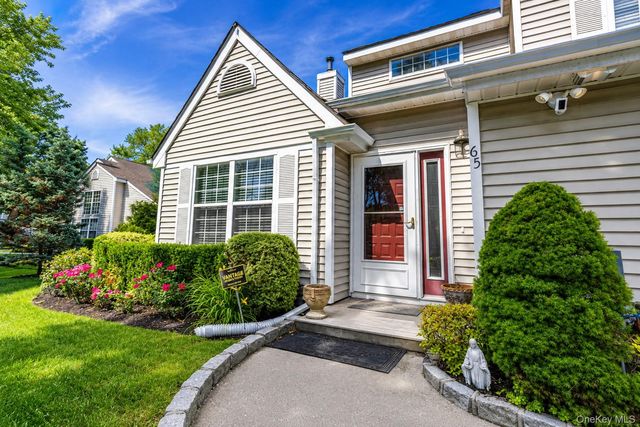 65 Mystic Circle, Bay Shore, NY 11706