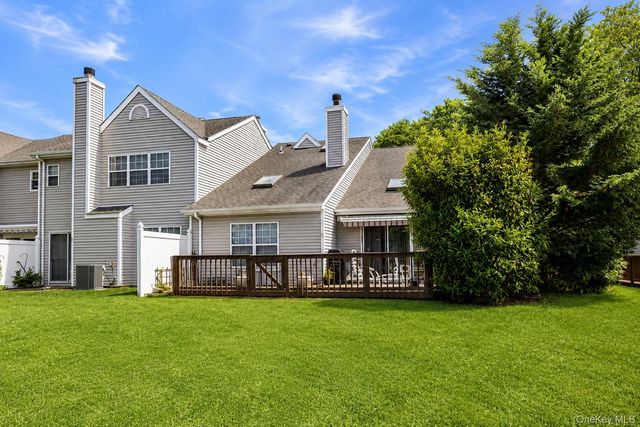 65 Mystic Circle, Bay Shore, NY 11706