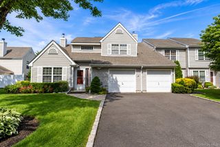 65 Mystic Circle, Bay Shore, NY 11706