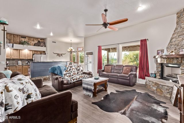 44015 N 20TH Street, New River, AZ 85087