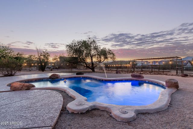 44015 N 20TH Street, New River, AZ 85087