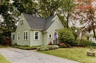 28 S Parsonage Street, Rhinebeck, NY 12572