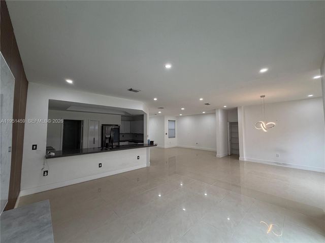 8415 NW 108th Pl, Doral, FL 33178