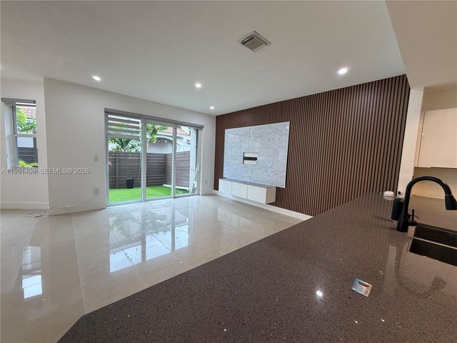 8415 NW 108th Pl, Doral, FL 33178