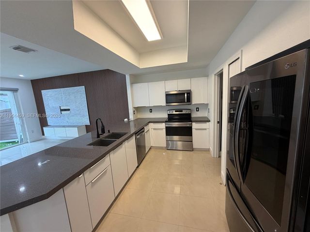 8415 NW 108th Pl, Doral, FL 33178