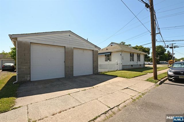 4-16 Bergen Avenue, Fair Lawn, NJ 07410