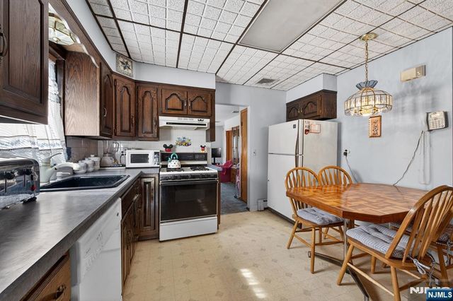 4-16 Bergen Avenue, Fair Lawn, NJ 07410