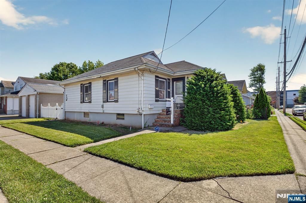 4-16 Bergen Avenue, Fair Lawn, NJ 07410