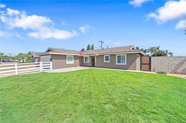 5892 Meadowlark Drive, Huntington Beach, CA 92649