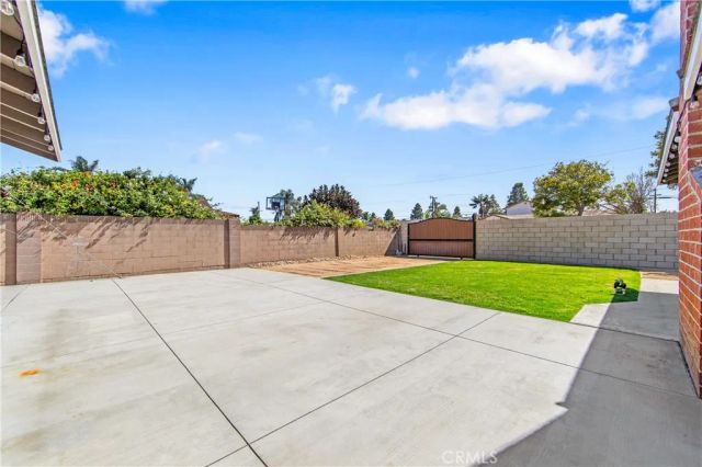 5892 Meadowlark Drive, Huntington Beach, CA 92649