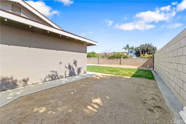 5892 Meadowlark Drive, Huntington Beach, CA 92649